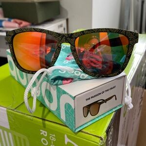 Passion of the Crust Goodr sunglasses